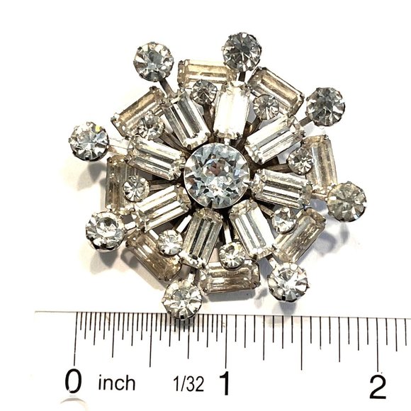 Vintage WEISS Emerald Cut Rhinestone Silver Tone Brooch and Clip-on Earrings Set - Picture 8 of 9